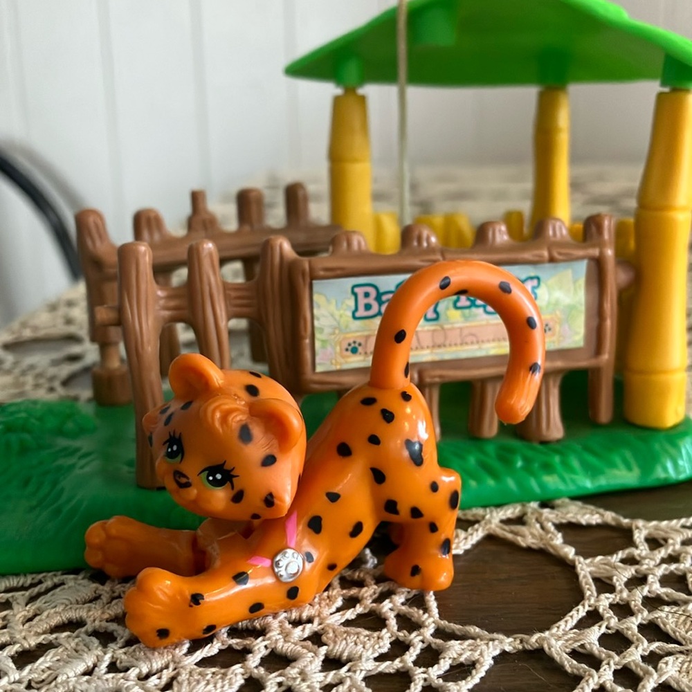 Vintage Littlest Pet Shop Cheetah toy and baby tiger pin.